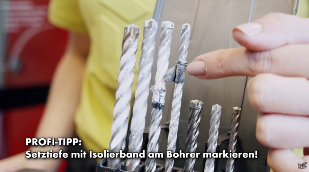 PROFI-TIPP: Setztiefe mit Isolierband am Bohrer markieren!