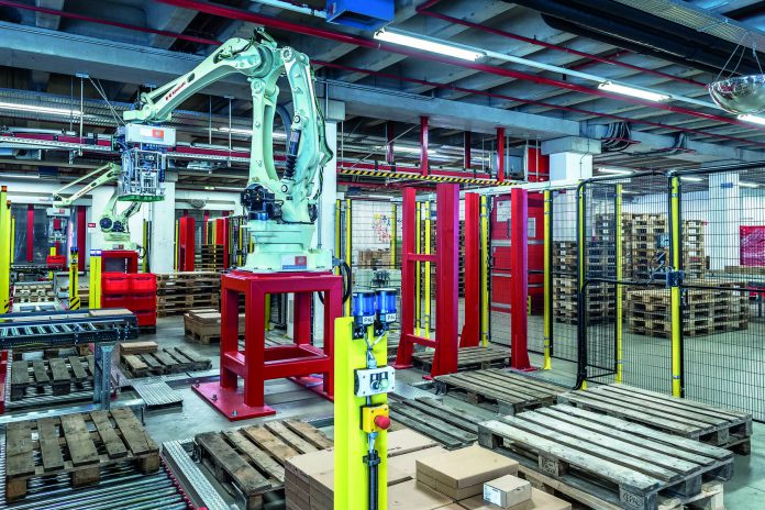 Palettier-Roboter Roboter für die automatisierte Versandpalettierung sorgen für Entlastung bei den Mitarbeitern. ©Würth