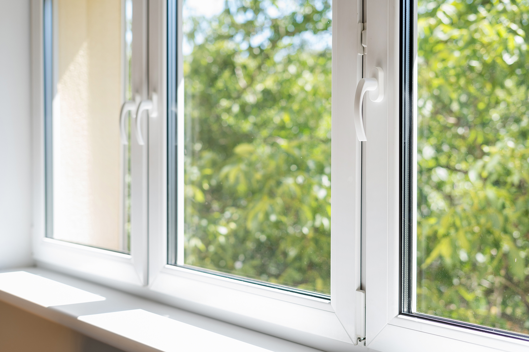 Fenstersanierung mit Würth: Das Produktsortiment beinhaltet alle Produkte zur ordnungsgemäßen Abdichtung des Fensteranschlusses in Bezug auf die ÖNORM B5320 oder zur sicheren Befestigung der Fensterelemente mit dem entsprechenden Montagewerkzeug. Foto: Shutterstock