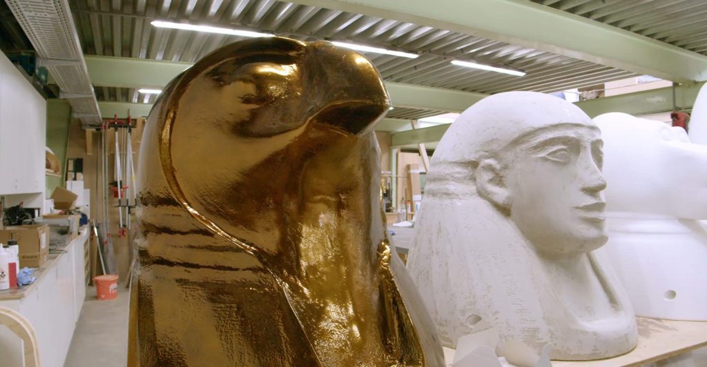 Figuren aus dem Bühnenbild der Oper AIDA im Steinbruch St. Margarethen im Burgenland