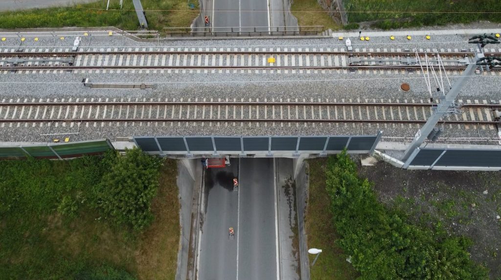 Auwegbrücke / Eisenbahnüberführung im Umfeld des Bahnhofs Fritzens-Wattens