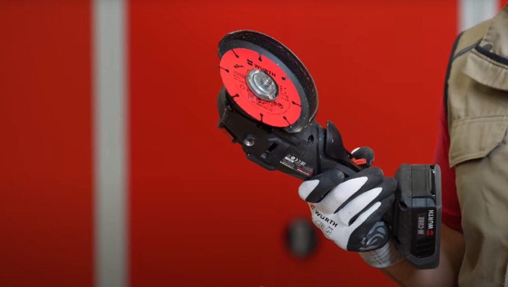 Akku-Winkelschleifer AWS 18-125 P COMPACT M-CUBE + Trennscheibe hartmetallbestückt (Durchmesser 115 mm)