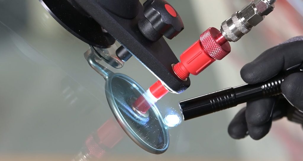 13. Kontrolle mit Taschenlampe