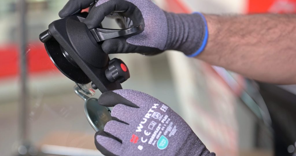 5 Werkzeughalter oberhalb der Bruchstelle anbringen und zentrieren